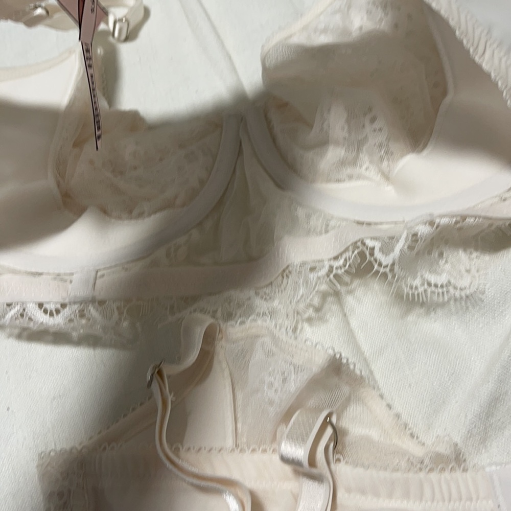 Vs Bra Push-Up Without Padding White Size 36ddd - image 1